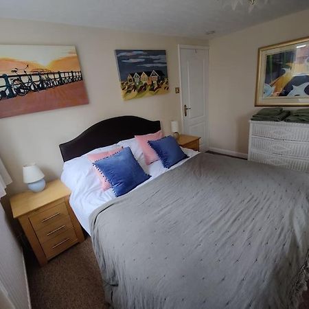 Stunning 1 Bedroom Apartment Over Looking River 라이 외부 사진