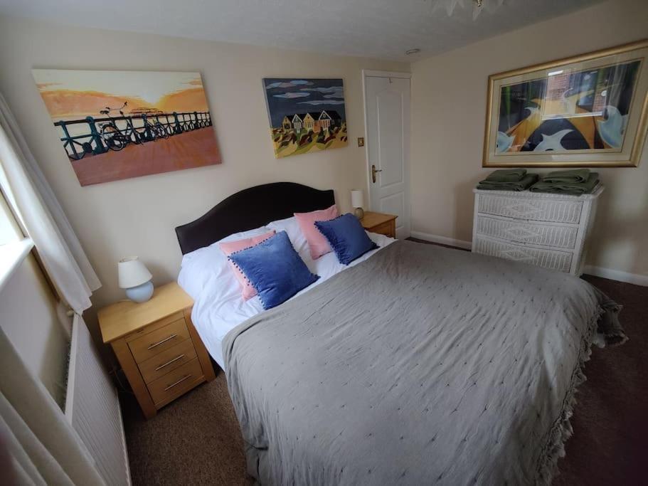 Stunning 1 Bedroom Apartment Over Looking River 라이 외부 사진